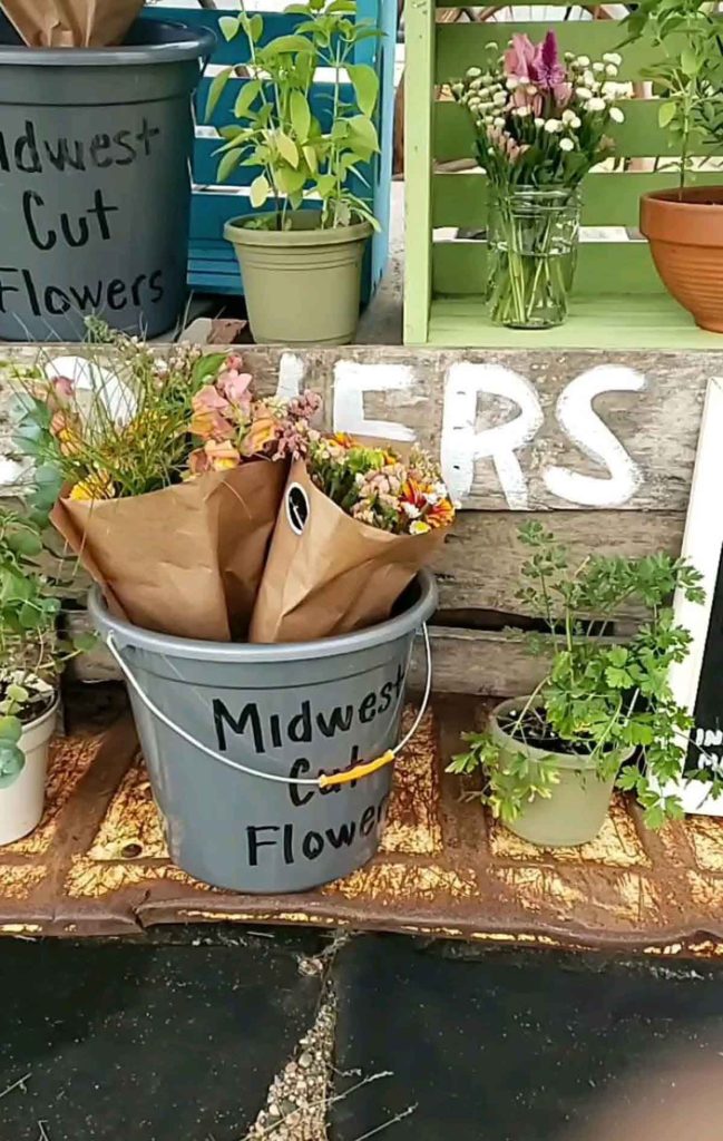 Making flower bouquets for the market is one of my favorite parts of growing cut flowers. Do you like flowers? Make a bouquet! It is a great creative outlet