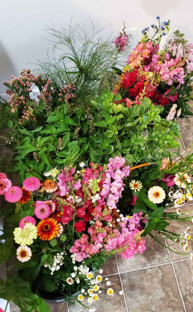 Making flower bouquets for the market is one of my favorite parts of growing cut flowers. Do you like flowers? Make a bouquet! It is a great creative outlet