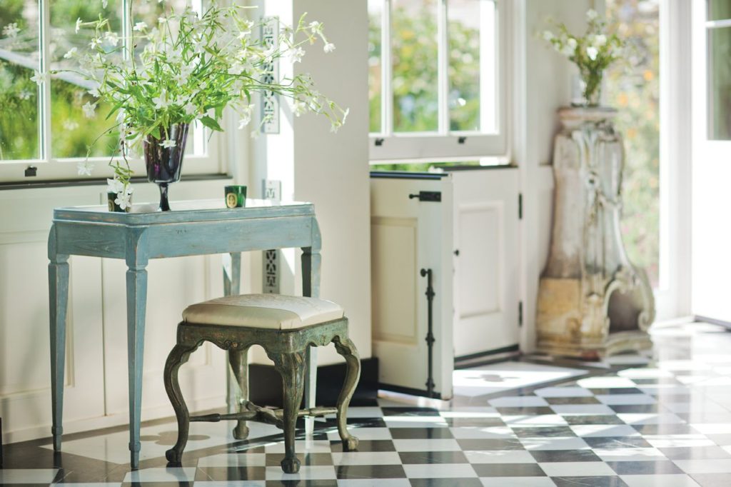 Cool blue Scandinavian table.