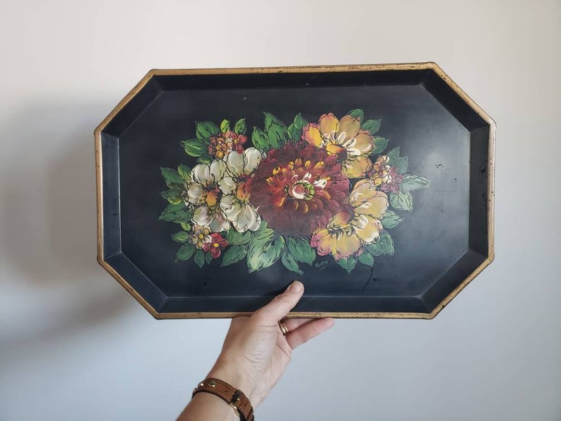 Black tray with flowers