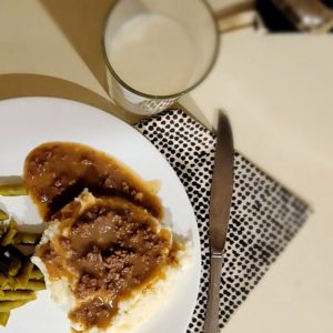 meat gravy over mashed potatoes