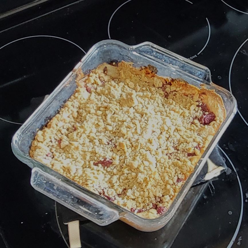 baked rhubarb crumble cheesecake